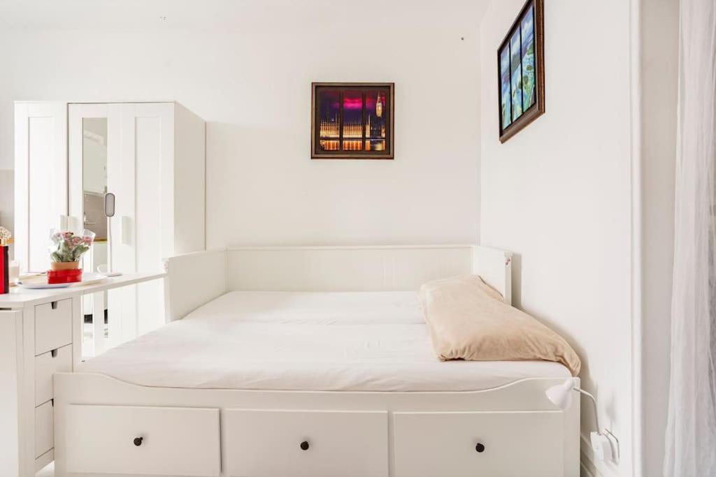 Paris Tourist Apartment, France Stains Eksteriør billede